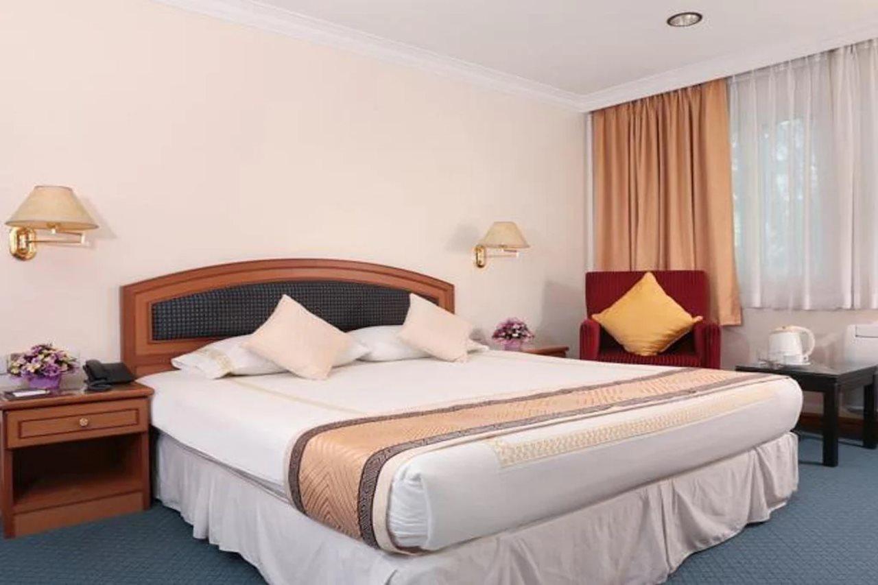 Hotel Santosa Malang Exteriör bild