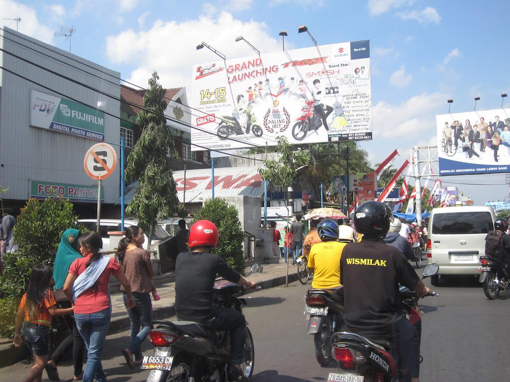 Hotel Santosa Malang Exteriör bild