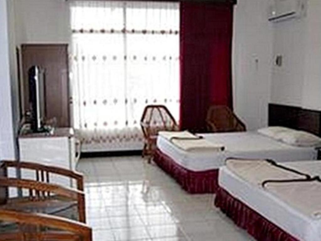 Hotel Santosa Malang Exteriör bild
