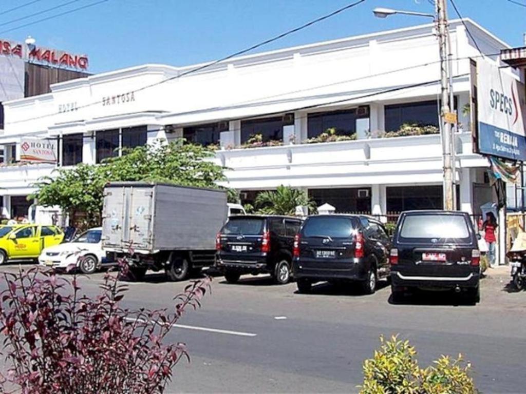 Hotel Santosa Malang Exteriör bild