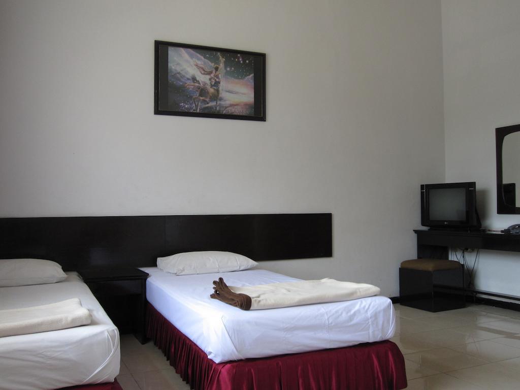 Hotel Santosa Malang Rum bild