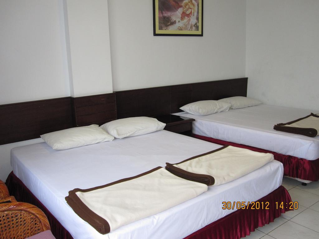 Hotel Santosa Malang Rum bild